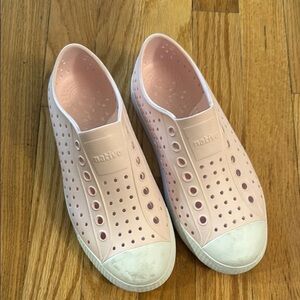 Native sz 7 Pink and White Perforated Sneakers water shoes great pre owned cond